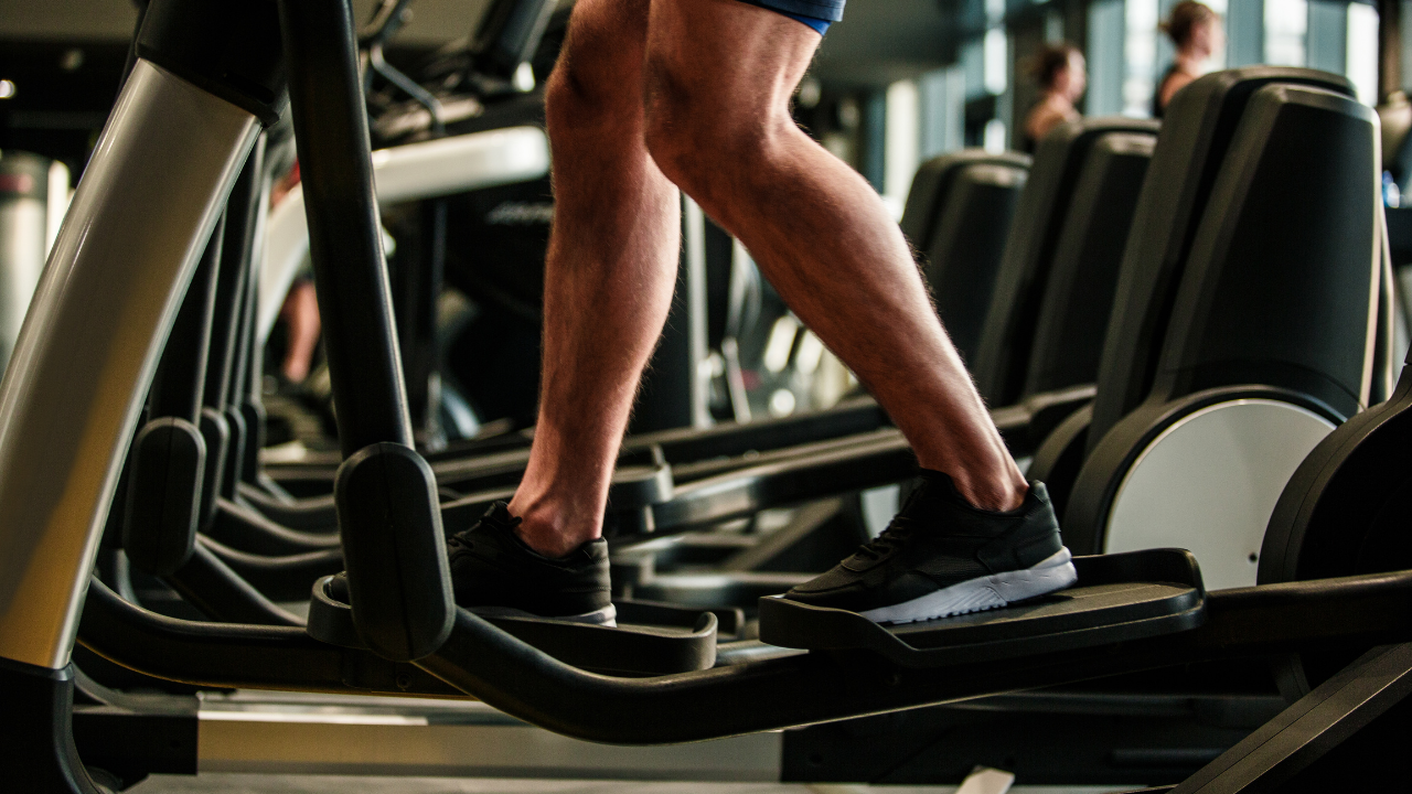 4 Exercise Machines That Help Burn Fat And Build Muscle