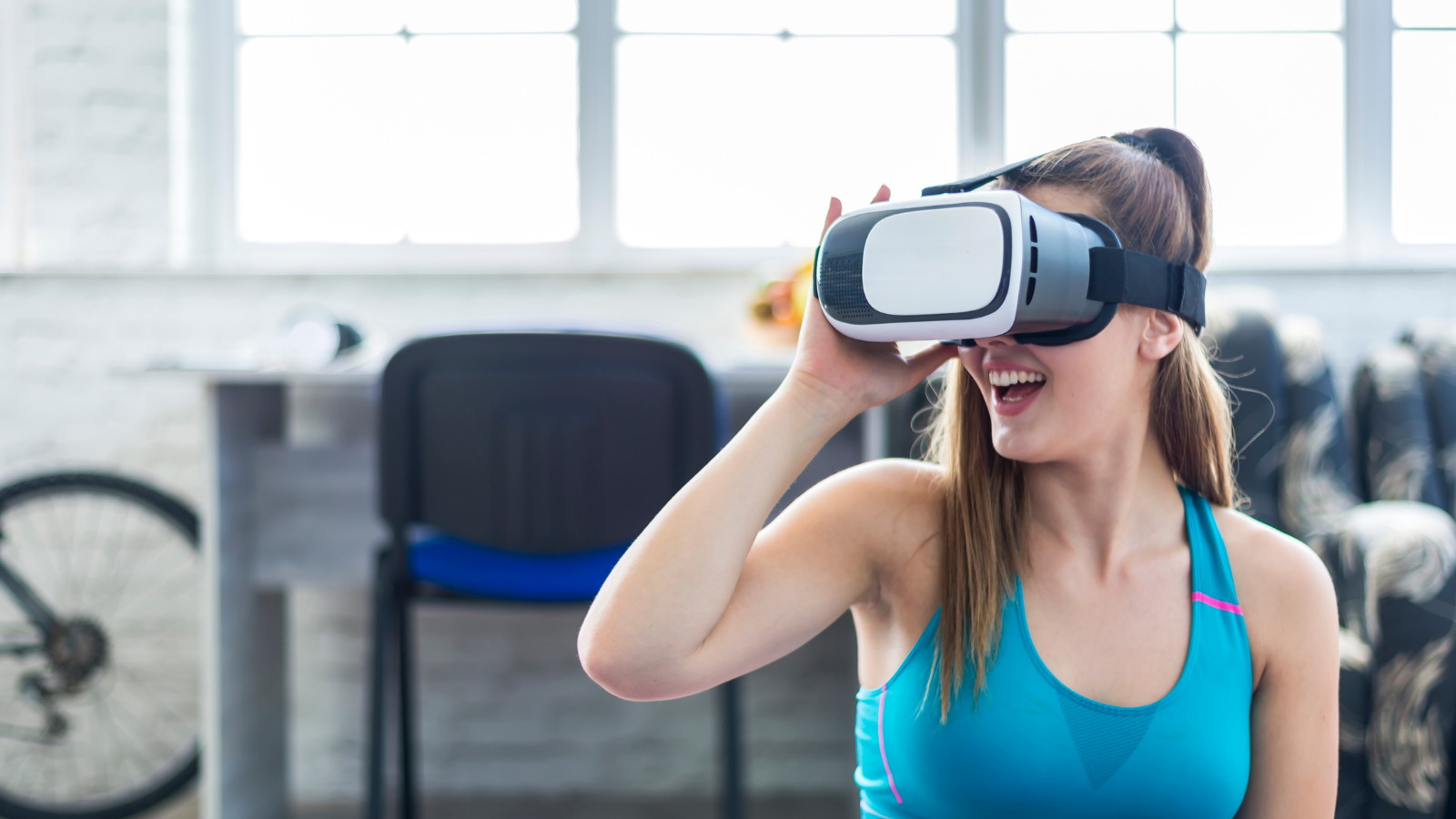 Vr фитнес. Виртуальные очки для фитнеса. VR Workout. ВР Фитнесс. Девушка на спортивном тренажере растровый клипарт.